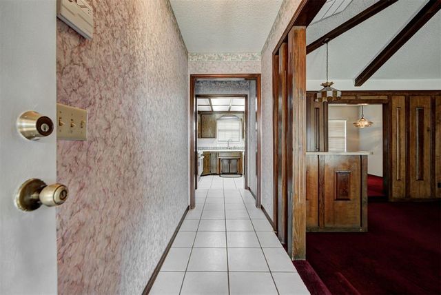 1301 NW 9th Street, Moore, OK 73170