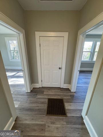 37 W Church Street, Elberton, GA 30635