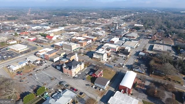 37 W Church Street, Elberton, GA 30635