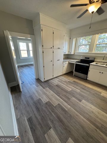 37 W Church Street, Elberton, GA 30635