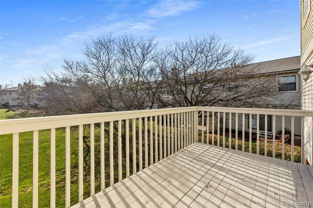 5611 Drake Hollow Drive, West Bloomfield, MI 48322
