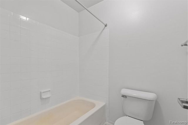 5611 Drake Hollow Drive, West Bloomfield, MI 48322