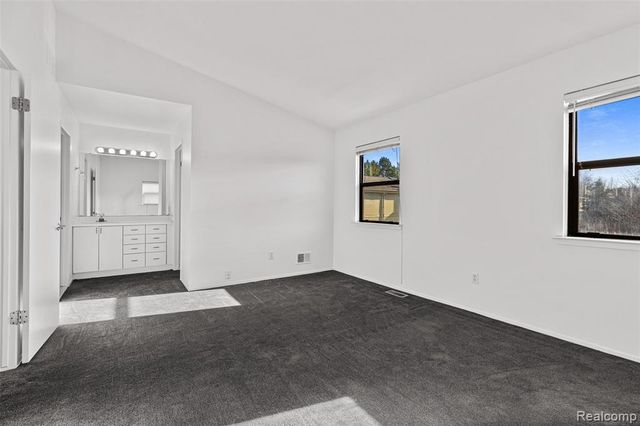 5611 Drake Hollow Drive, West Bloomfield, MI 48322