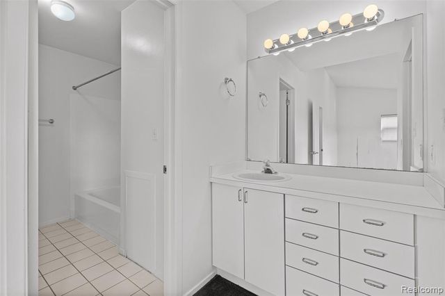 5611 Drake Hollow Drive, West Bloomfield, MI 48322