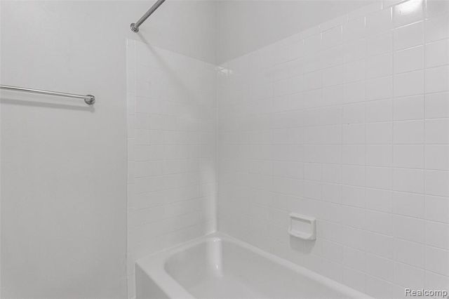 5611 Drake Hollow Drive, West Bloomfield, MI 48322