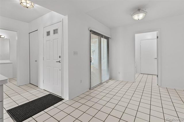 5611 Drake Hollow Drive, West Bloomfield, MI 48322