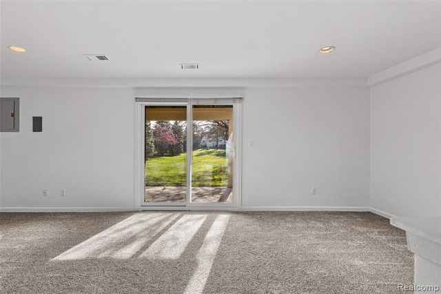 5611 Drake Hollow Drive, West Bloomfield, MI 48322