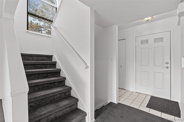 5611 Drake Hollow Drive, West Bloomfield, MI 48322