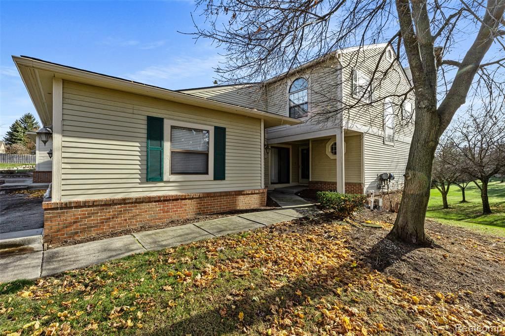 5611 Drake Hollow Drive, West Bloomfield, MI 48322