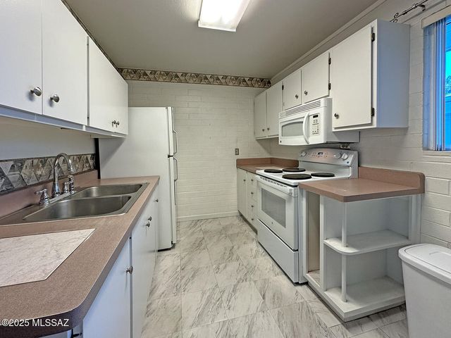 1776 S Palo Verde B202, Tucson, AZ 85713