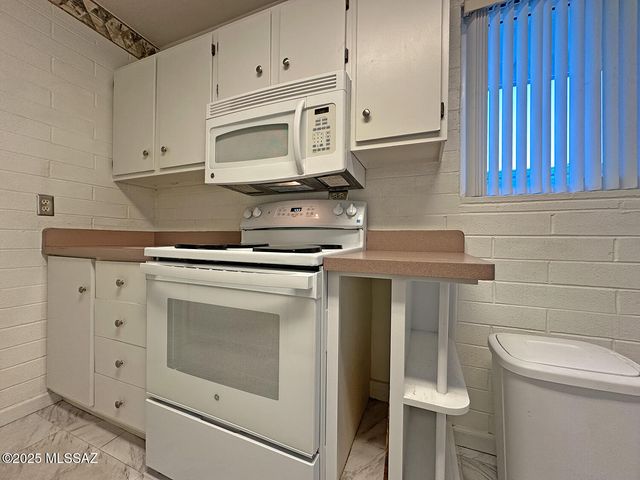 1776 S Palo Verde B202, Tucson, AZ 85713