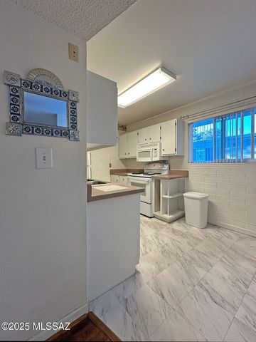 1776 S Palo Verde B202, Tucson, AZ 85713