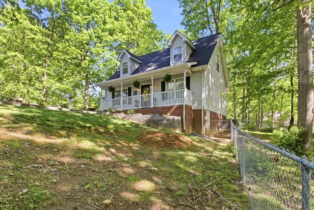 1015 Pin Oak Dr, Dickson, TN 37055