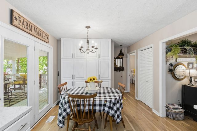 1015 Pin Oak Dr, Dickson, TN 37055