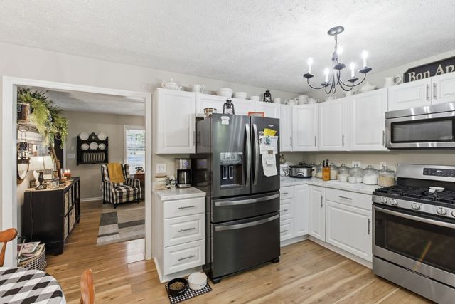 1015 Pin Oak Dr, Dickson, TN 37055