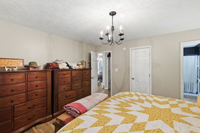 1015 Pin Oak Dr, Dickson, TN 37055