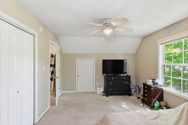 1015 Pin Oak Dr, Dickson, TN 37055