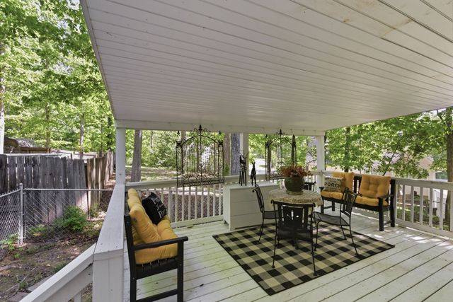 1015 Pin Oak Dr, Dickson, TN 37055