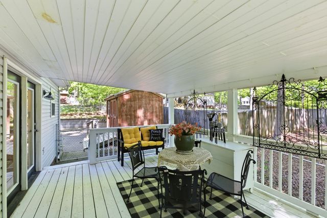 1015 Pin Oak Dr, Dickson, TN 37055