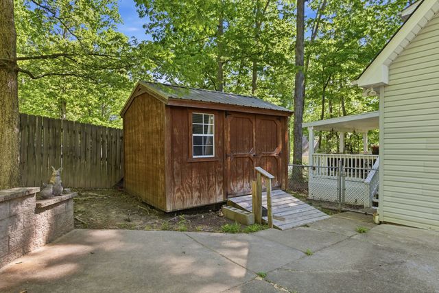1015 Pin Oak Dr, Dickson, TN 37055