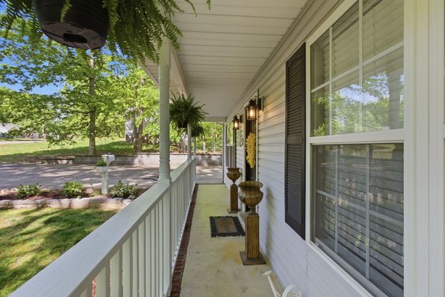 1015 Pin Oak Dr, Dickson, TN 37055