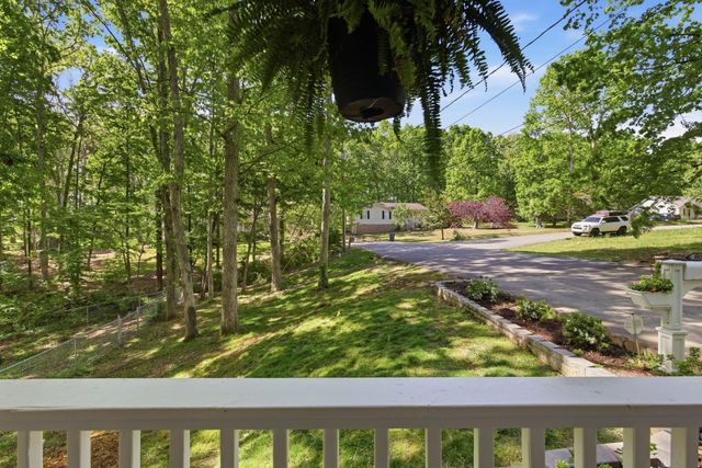 1015 Pin Oak Dr, Dickson, TN 37055