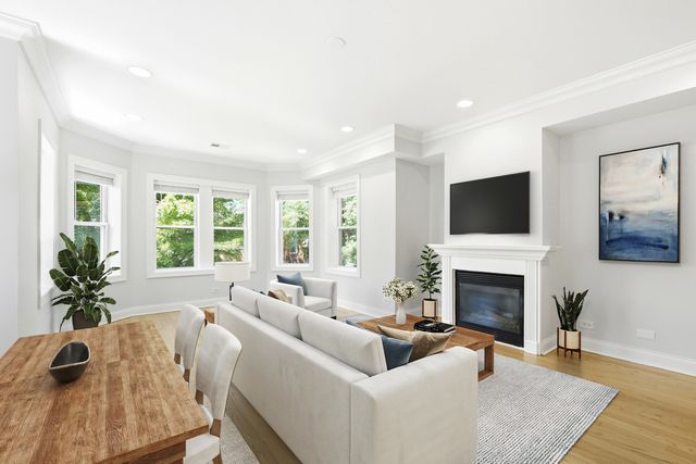 6337 N Oakley Avenue 3, Chicago, IL 60659