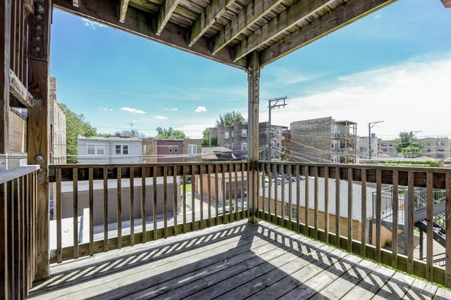 6337 N Oakley Avenue 3, Chicago, IL 60659