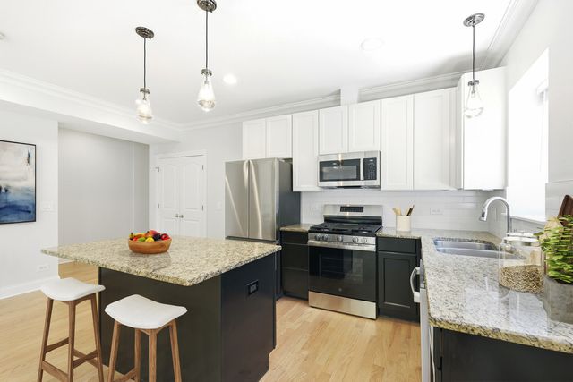 6337 N Oakley Avenue 3, Chicago, IL 60659