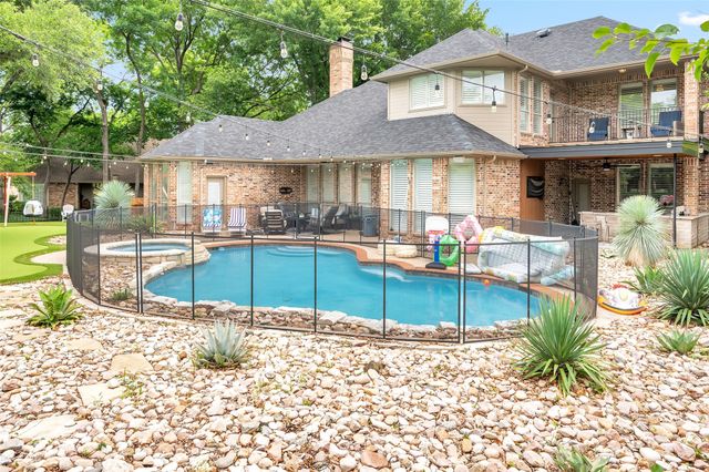 2304 Fairway Circle, Heath, TX 75032