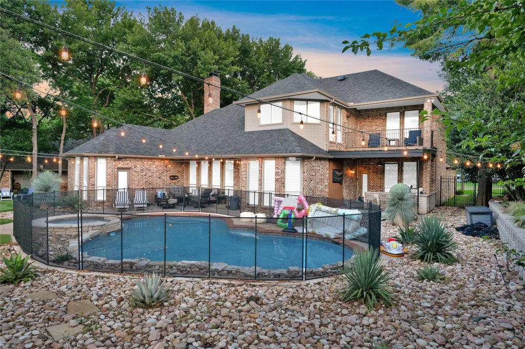 2304 Fairway Circle, Heath, TX 75032