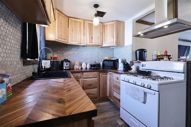 713 E PROCTOR Place, Midwest City, OK 73110