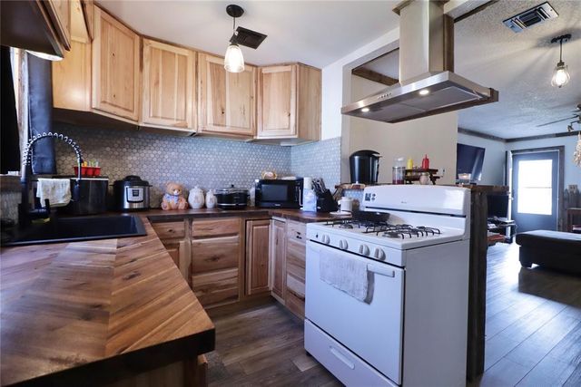 713 E PROCTOR Place, Midwest City, OK 73110