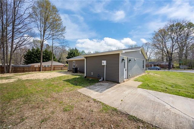 1 Godwin Court, Greensboro, NC 27405