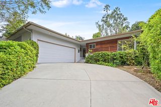 9512 Duxbury Lane, Los Angeles, CA 90034