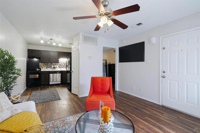 6808 S I-35 Frontage RD 111, Austin, TX 78745