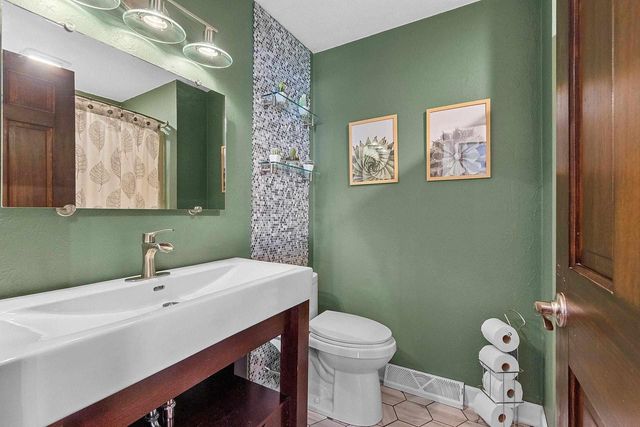 1764 HIGHVIEW STREET, De Pere, WI 54115