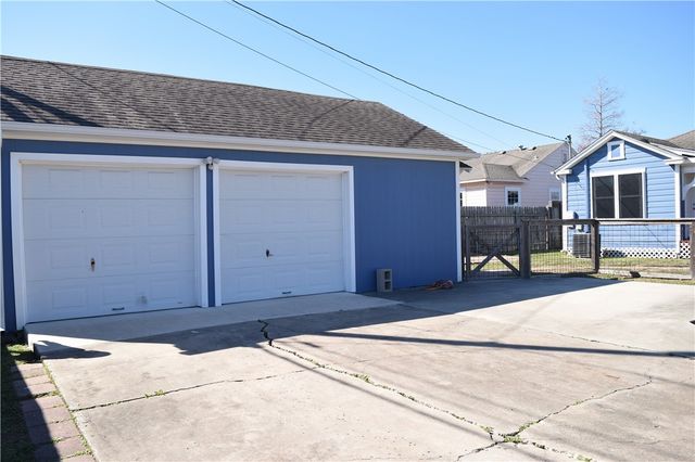701 Naples St, Corpus Christi, TX 78404