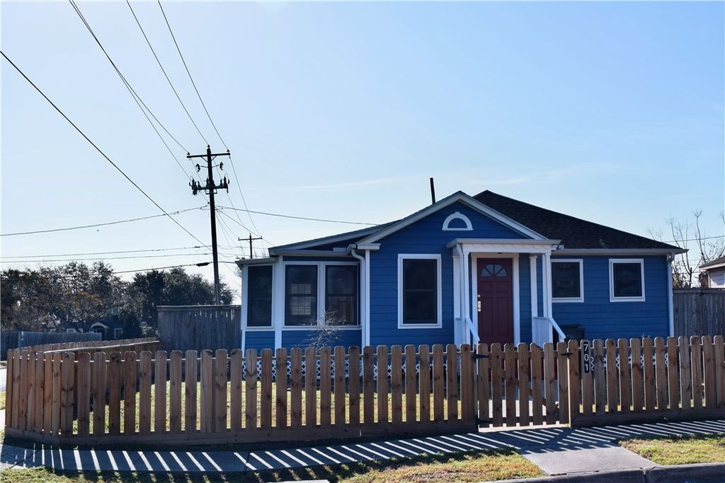 701 Naples St, Corpus Christi, TX 78404