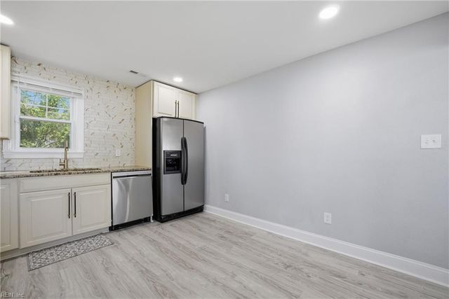 10 Burtis ST, Portsmouth, VA 23702