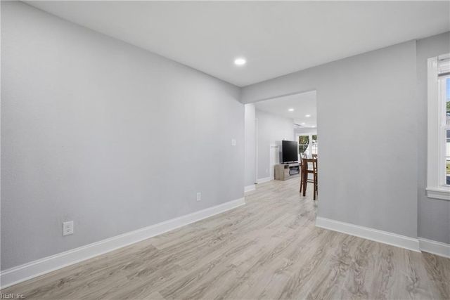 10 Burtis ST, Portsmouth, VA 23702