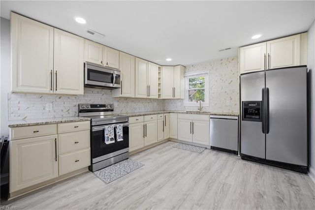 10 Burtis ST, Portsmouth, VA 23702