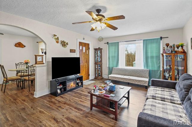 1085 Danby Road, Festus, MO 63028