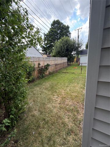 33505 Clinton Street, Wayne, MI 48184