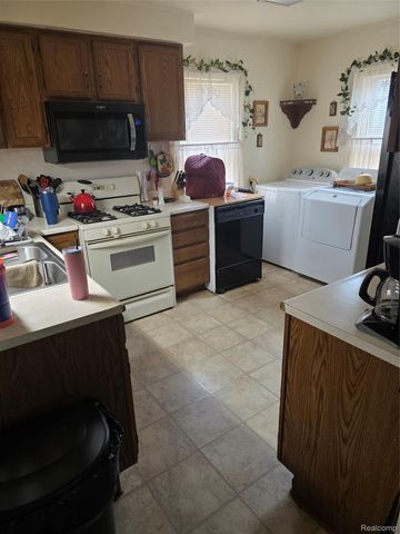 33505 Clinton Street, Wayne, MI 48184