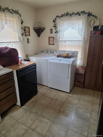 33505 Clinton Street, Wayne, MI 48184