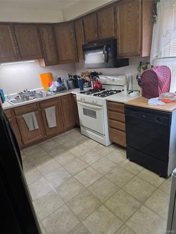 33505 Clinton Street, Wayne, MI 48184
