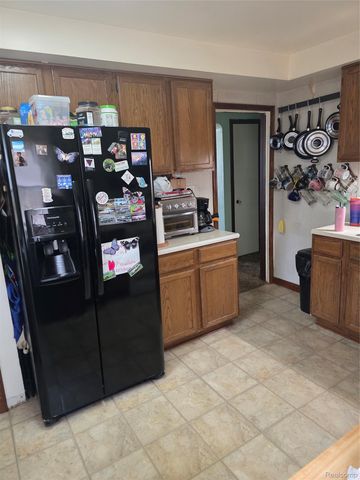 33505 Clinton Street, Wayne, MI 48184