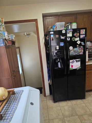 33505 Clinton Street, Wayne, MI 48184