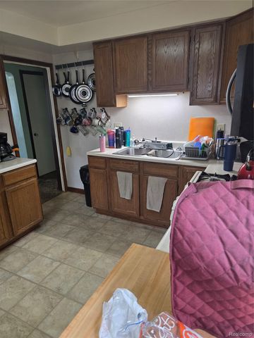 33505 Clinton Street, Wayne, MI 48184